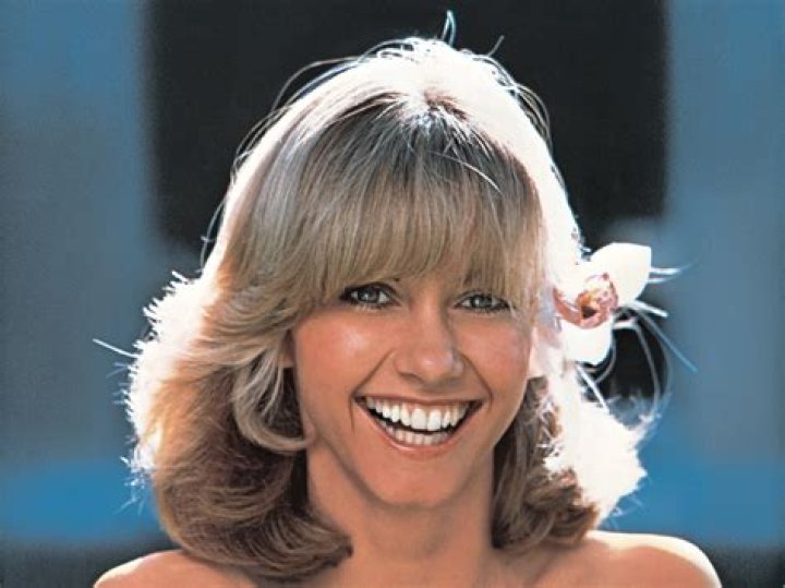 220808 olivia newton john 3 ew 348p 0677c3