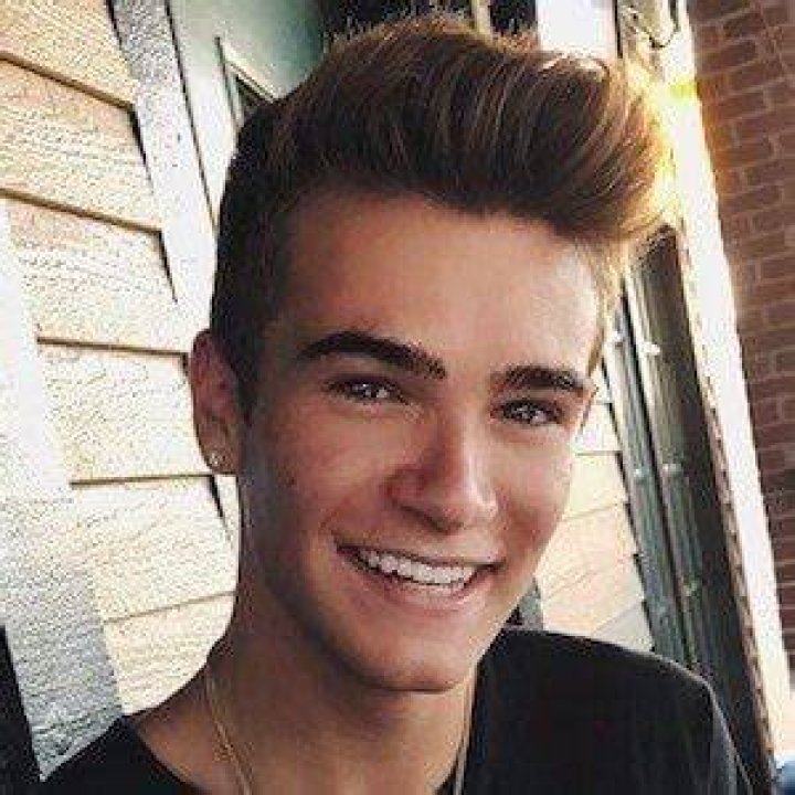 Devin Hayes Biography
