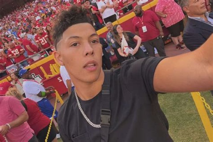 Who is Jackson Mahomes, Patrick Mahomes brother? 1 Jackson Mahomes
