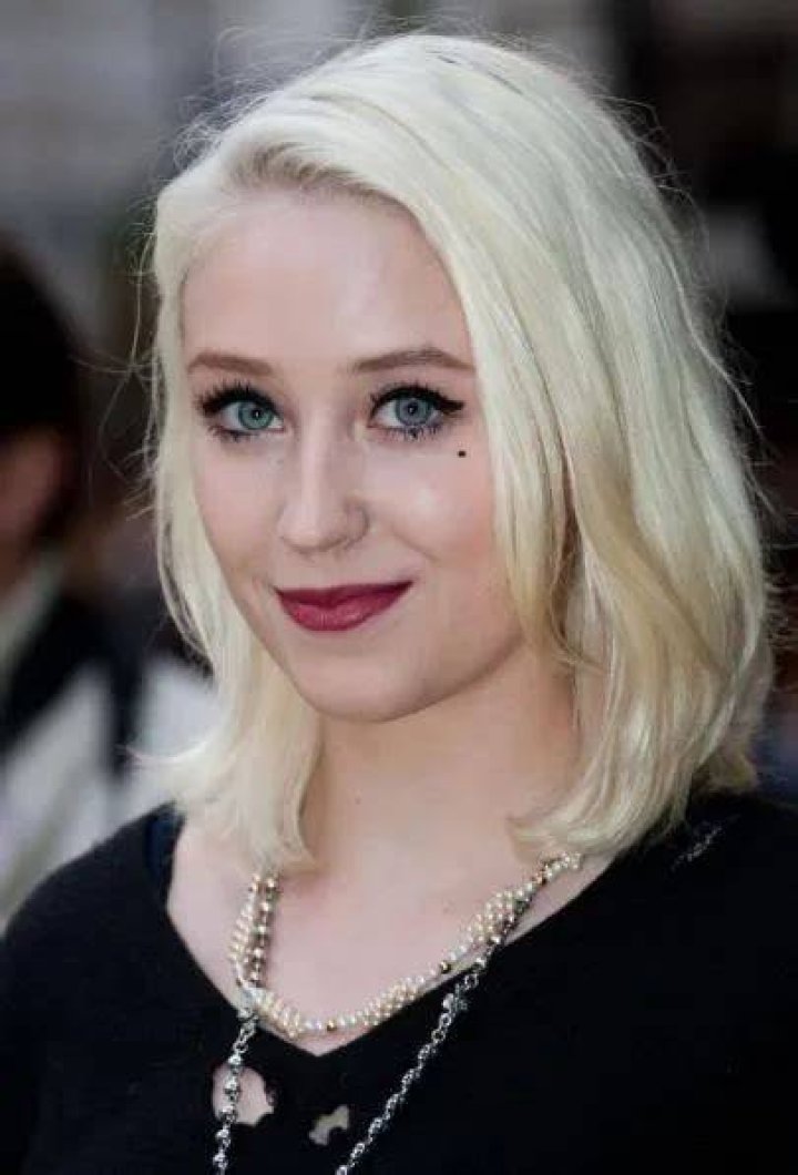 Lily Loveless Net Worth