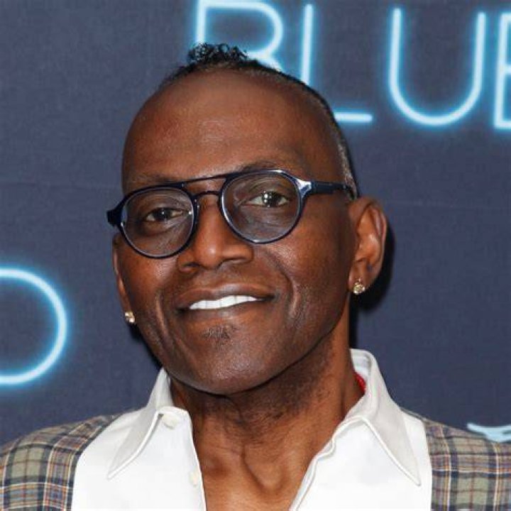 Is Randy Jackson from American Idol related to Janet Jackson? 1 Randy Jackson