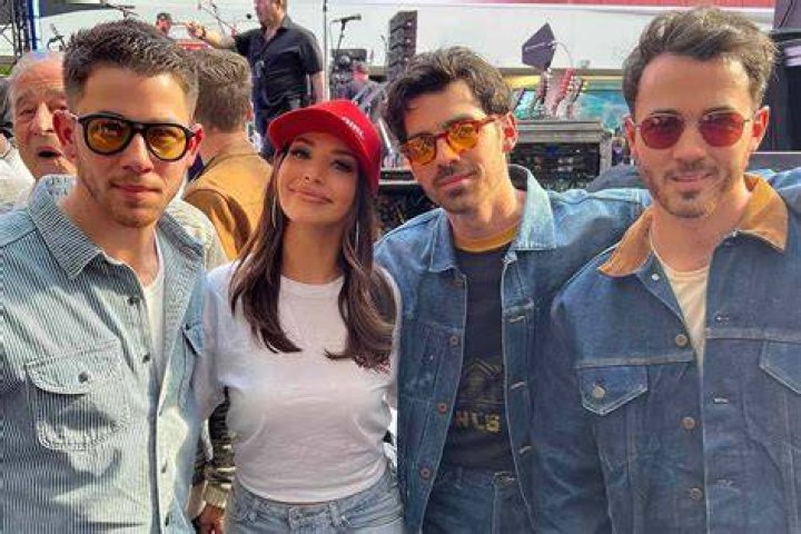 Was scheana Shay in Jonas?