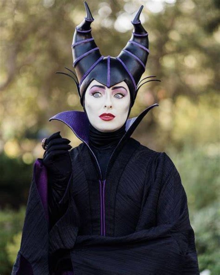 Who plays Maleficent in Enchanted?